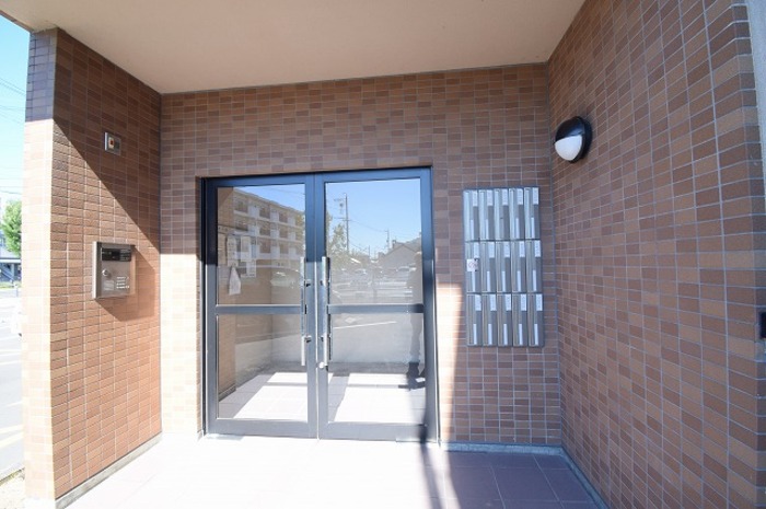 16/27 エントランス