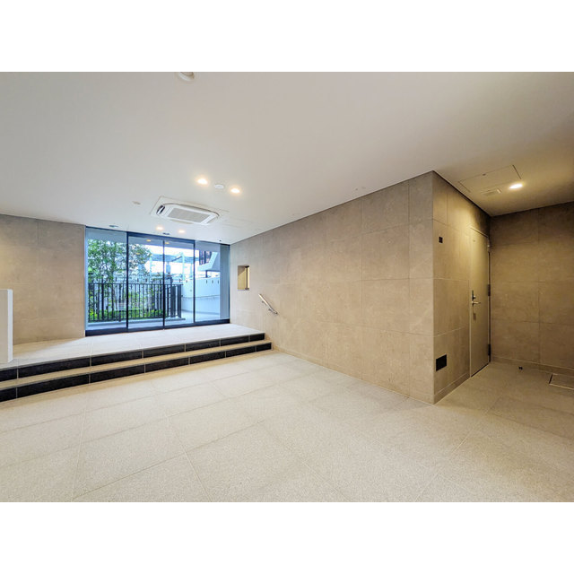 20/21 エントランス