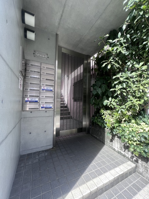 22/27 エントランス