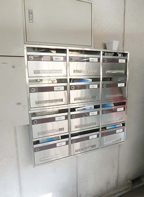 23/27 エントランス