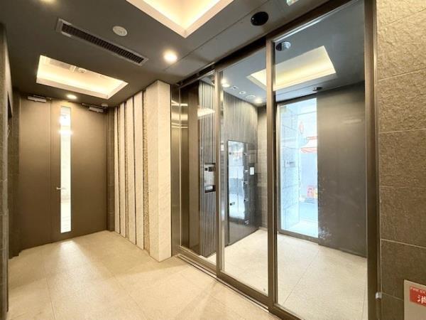 28/29 エントランス