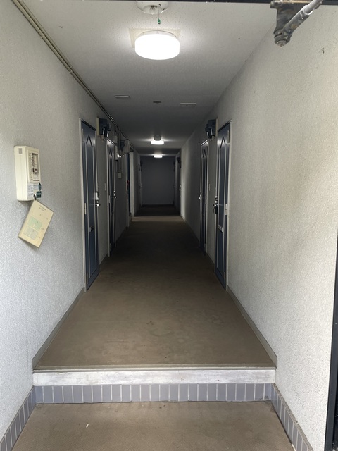 23/25 エントランス