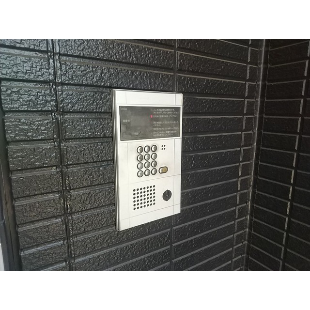 23/23 エントランス