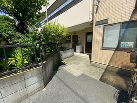 16/16 エントランス