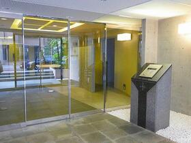 16/16 エントランス