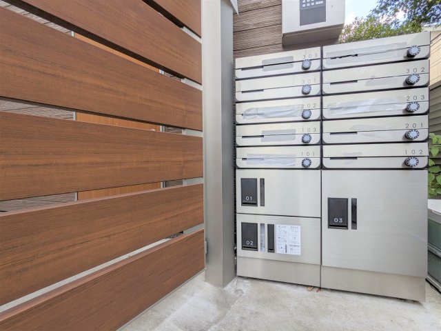 16/25 エントランス