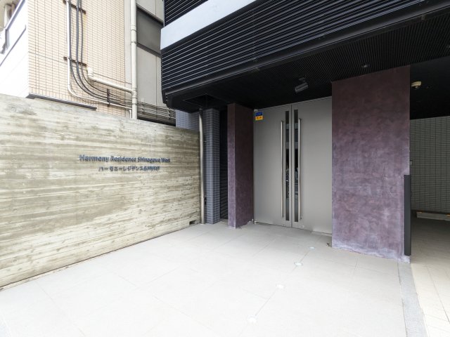 18/23 エントランス