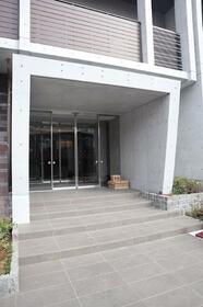 16/17 エントランス