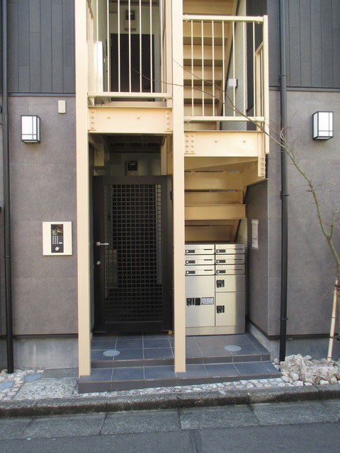 2/2 エントランス