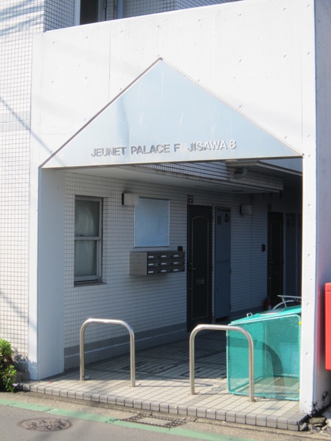 25/26 エントランス