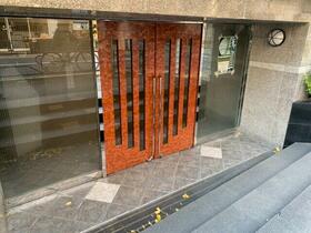 2/2 エントランス