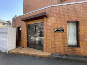 16/16 エントランス