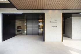 16/16 エントランス