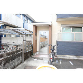 16/16 エントランス