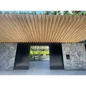 16/16 エントランス