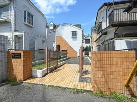 16/16 エントランス