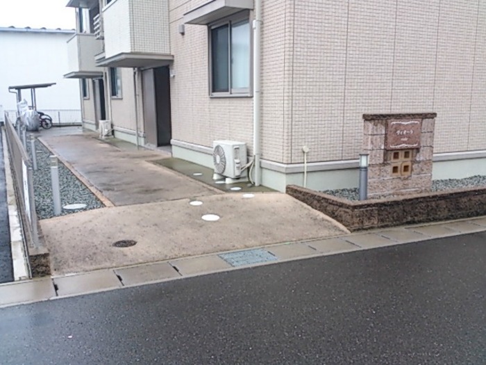 15/19 エントランス