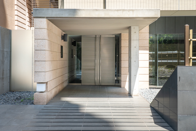 2/2 エントランス