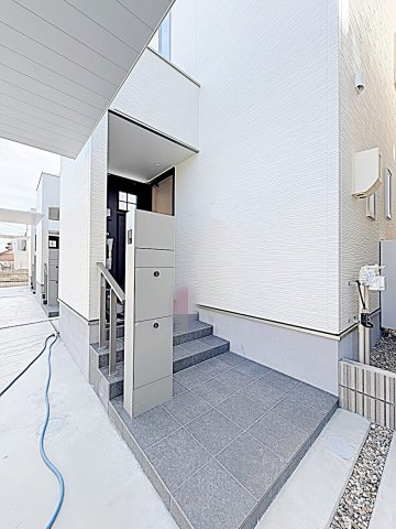 27/28 エントランス