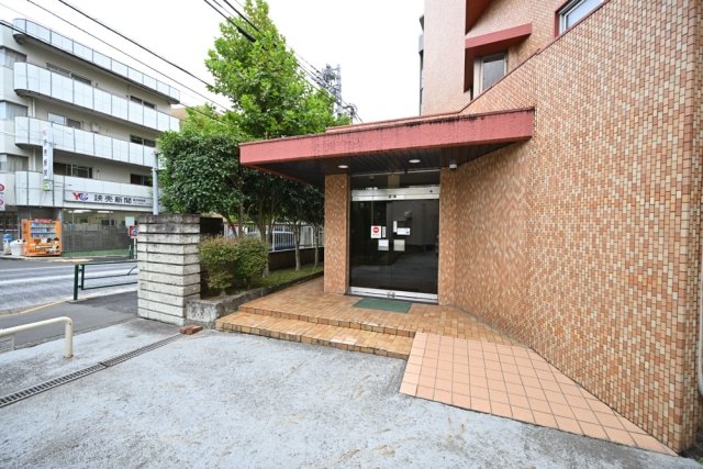 2/4 エントランス