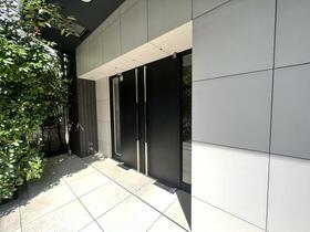 16/16 エントランス