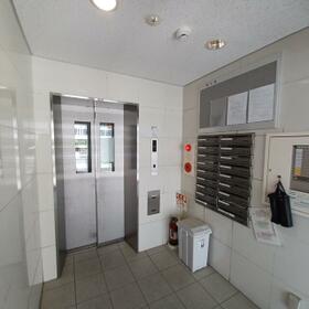 16/16 エントランス