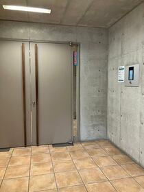 15/15 エントランス