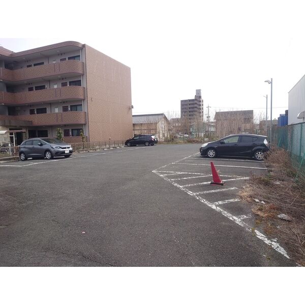 16/18 駐車場