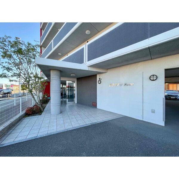 14/18 エントランス