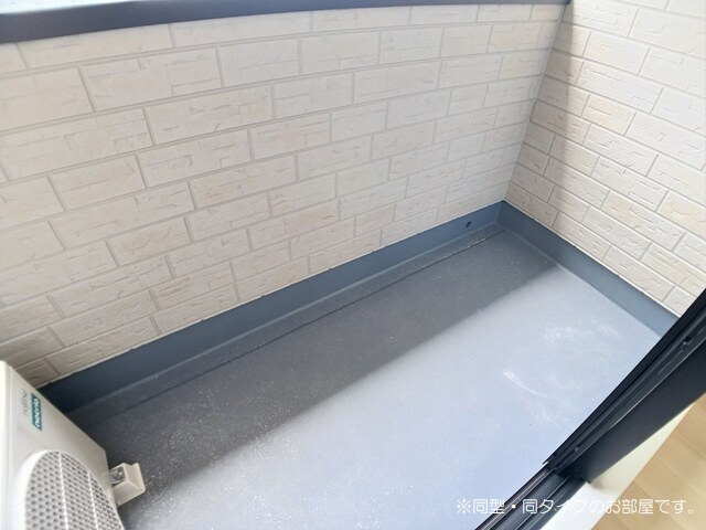 13/20 バルコニー