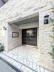 16/16 エントランス