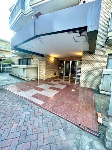 18/27 エントランス