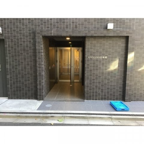 20/21 エントランス