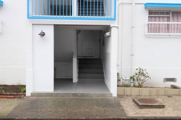 16/17 エントランス