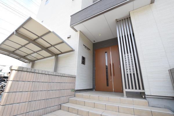 27/29 エントランス