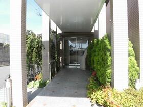 16/16 エントランス