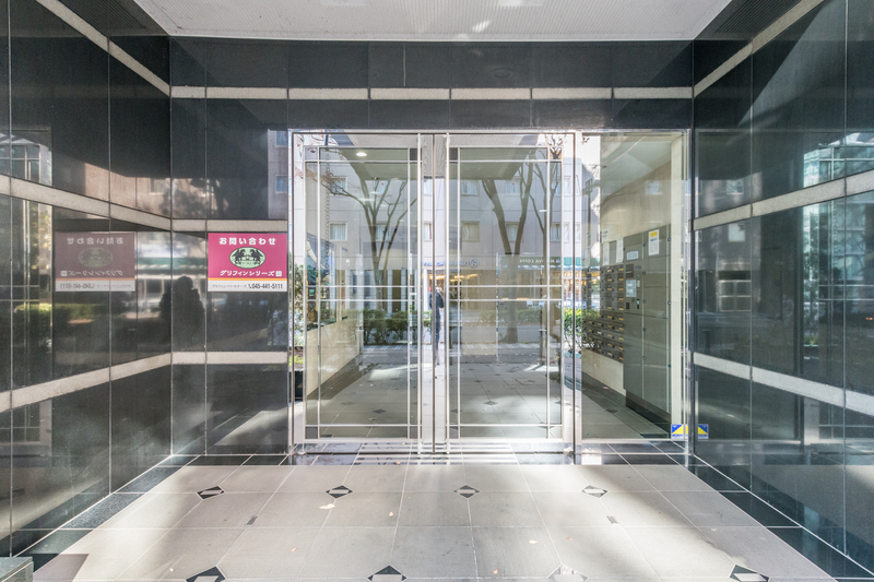 5/5 エントランス