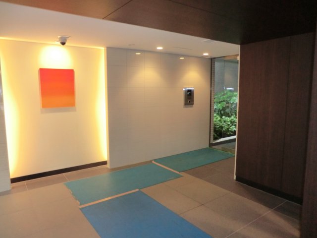 2/2 エントランス