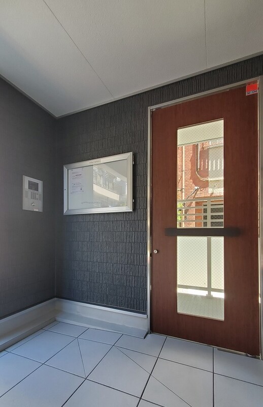 21/30 エントランス