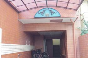 16/16 エントランス