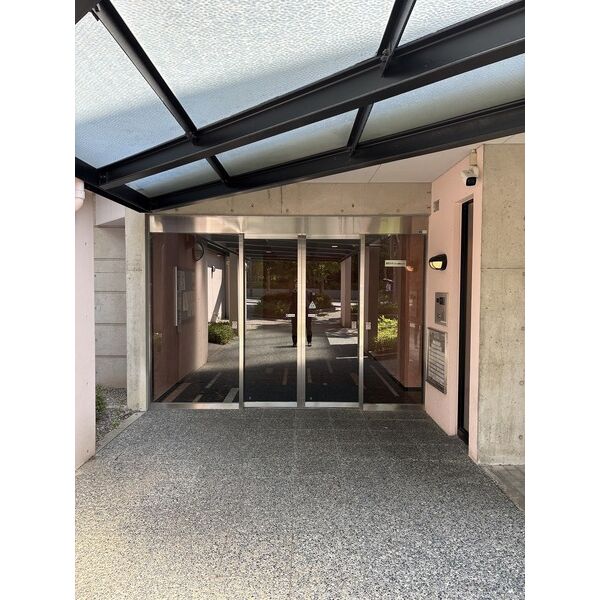 17/17 エントランス