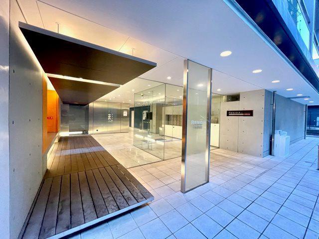 18/23 エントランス