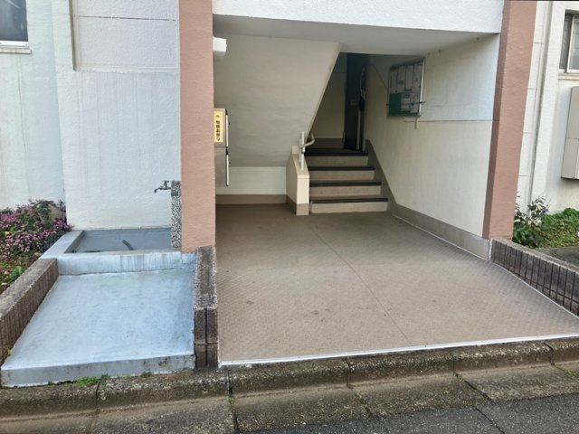 2/2 エントランス