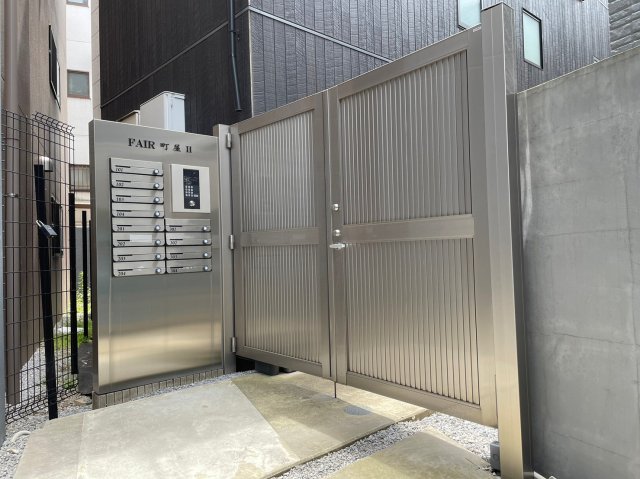 13/14 エントランス