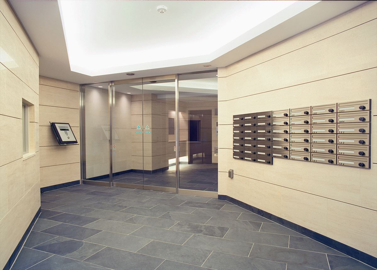 16/17 エントランス