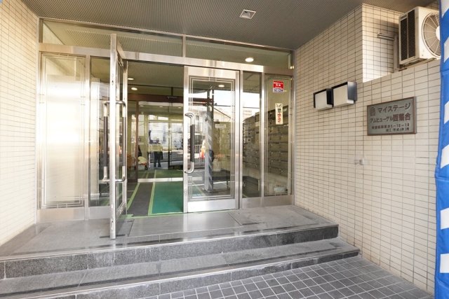 18/27 エントランス