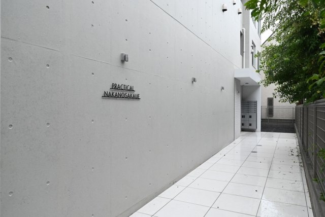 27/30 エントランス