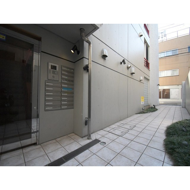 25/30 エントランス