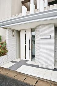 2/2 エントランス