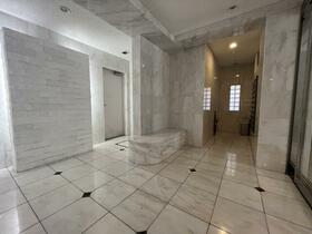 16/16 エントランス